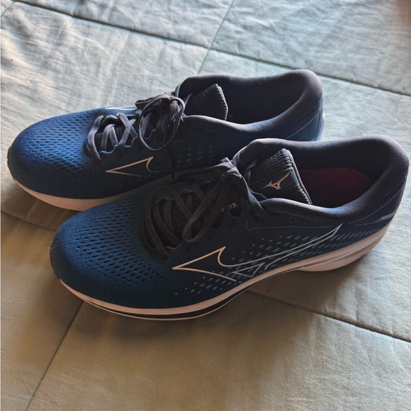 Brooks running shoes - Picture 2 of 3